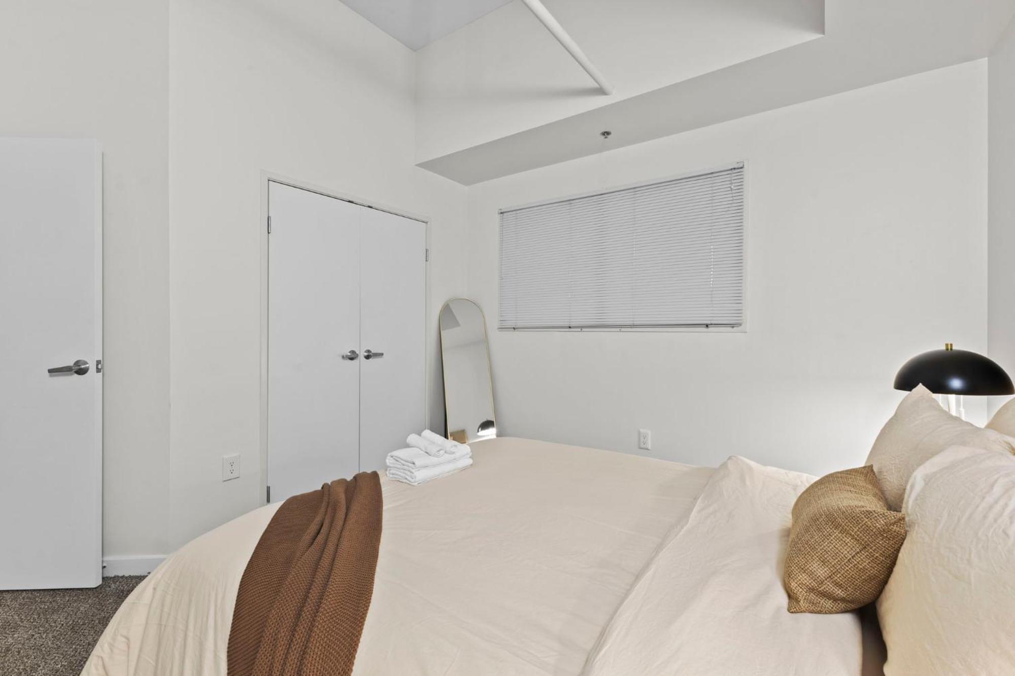 Indy Urban Stay - Skywalk - Sleeps 8 - Downtown - Stadium Indianapolis Exterior photo